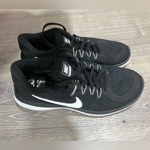 NIKE RUNNING SHOES